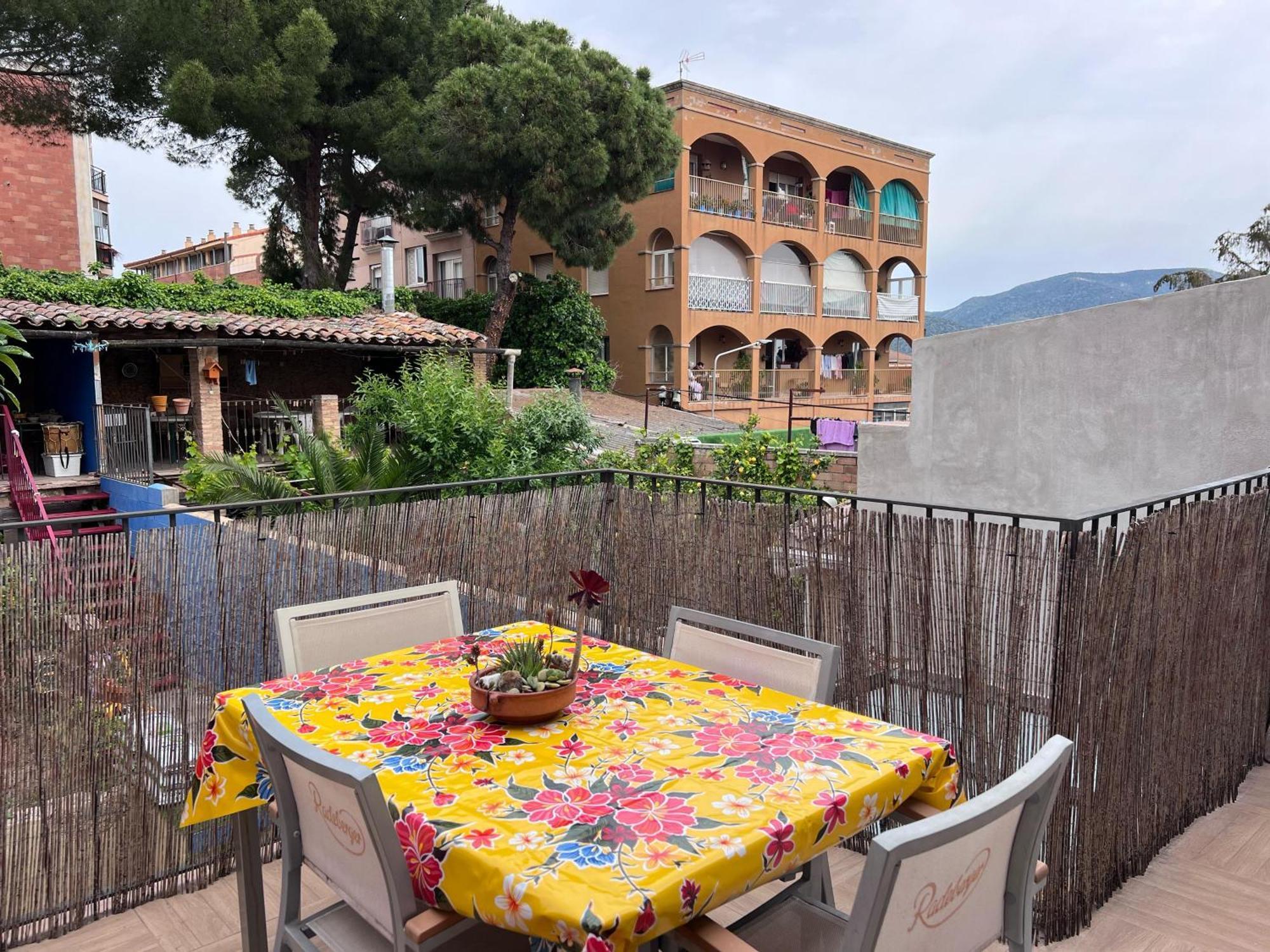 Alojamiento Con Encanto En Planta Superior Ideal Para Trabajo Y Escapadas Familiares En Montserrat Esparreguera Buitenkant foto